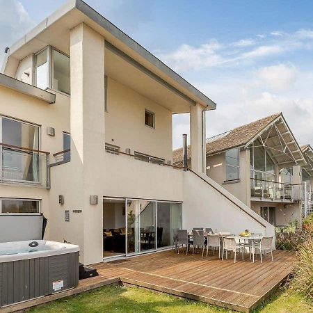 Cotswolds Lakehouse, With Hot Tub & Spa Access, Lower Mill Estate Somerford Keynes 외부 사진