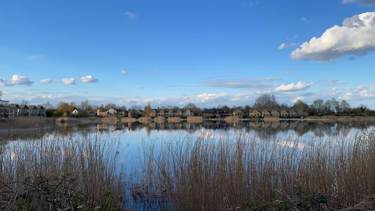 Cotswolds Lakehouse, With Hot Tub & Spa Access, Lower Mill Estate Somerford Keynes 외부 사진