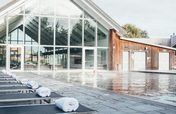 Cotswolds Lakehouse, With Hot Tub & Spa Access, Lower Mill Estate Somerford Keynes 외부 사진