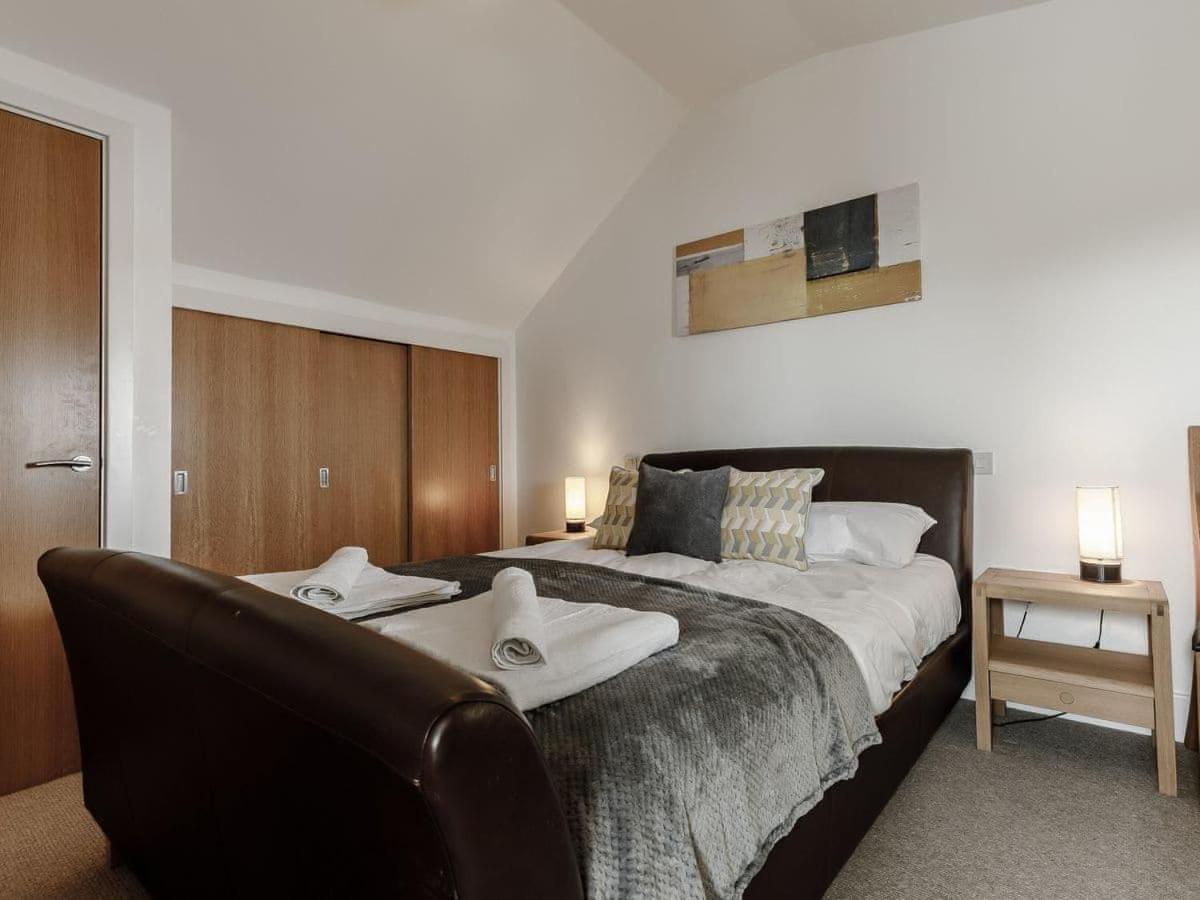 Cotswolds Lakehouse, With Hot Tub & Spa Access, Lower Mill Estate Somerford Keynes 외부 사진
